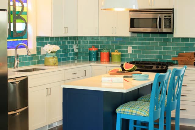 vibrant-colors-in-kitchen