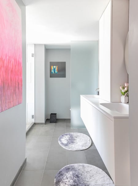 Minimal Interior Master Bath Design