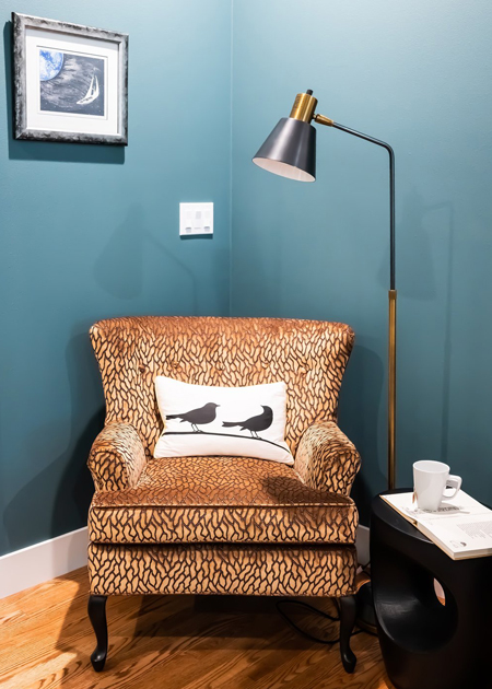 Modern Oasis Home Office Seating Design